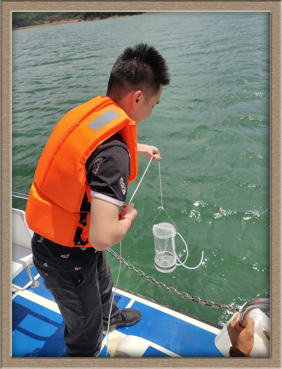 三等獎(jiǎng)14拍攝地點(diǎn)：滇池，內(nèi)容：勞動(dòng)者光彩（楊慧勤）700.jpg